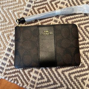NWT Coach Corner Zip Wristlet Signature Canvas in Gold/Brown Black
